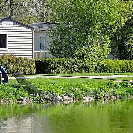 Отель Village De De La Chesnaie 3*