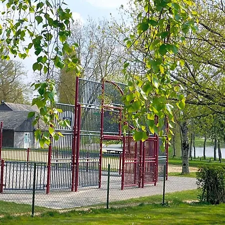 Village De De La Chesnaie Отель